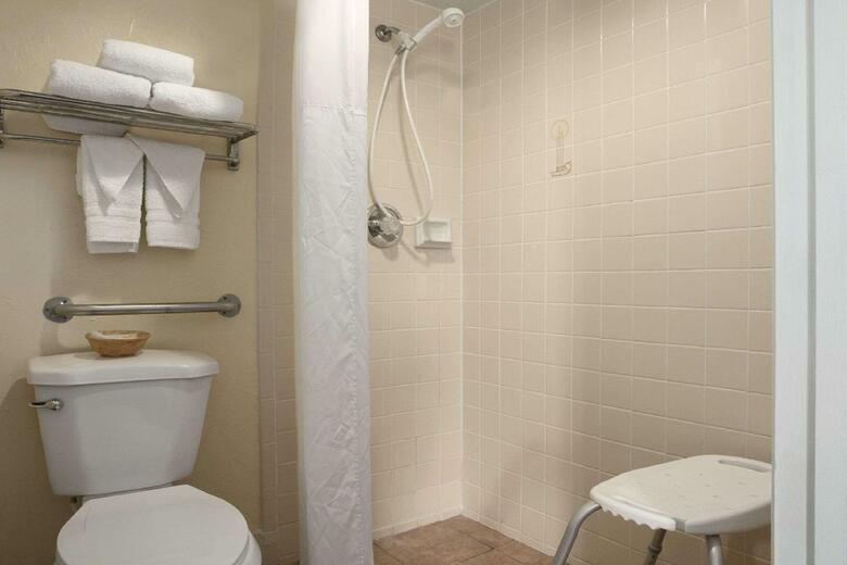 Hotel Days Inn & Suites