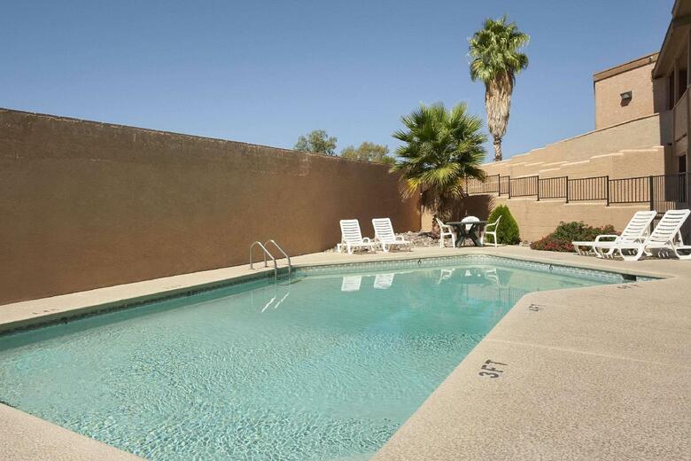 Hotel Days Inn & Suites
