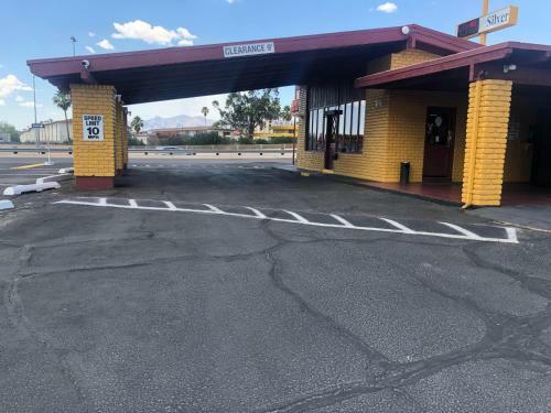 Lazy 8 Motel