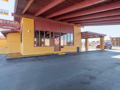 Lazy 8 Motel