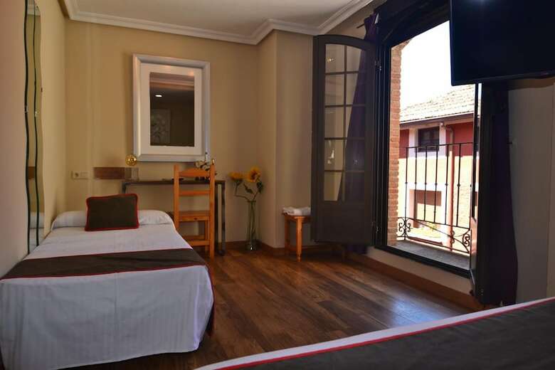 Hotel Hoster�a El Bodeg�n De Gredos