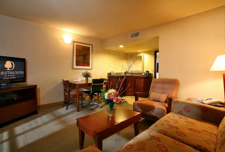 Hotel Doubletree Suites By Hilton Tucson Airport