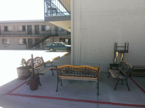 Motel Budget Host Inn Williams