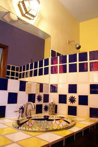 Bed & Breakfast Casa Alebrijes Gay Hotel