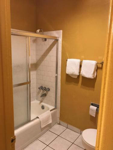 Regalodge Motel