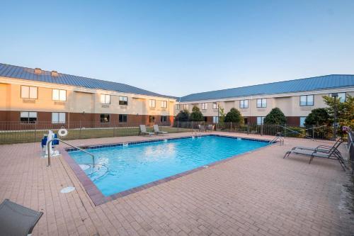Motel 6 Bentonville