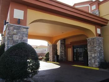 Aspen Hotel And Suites