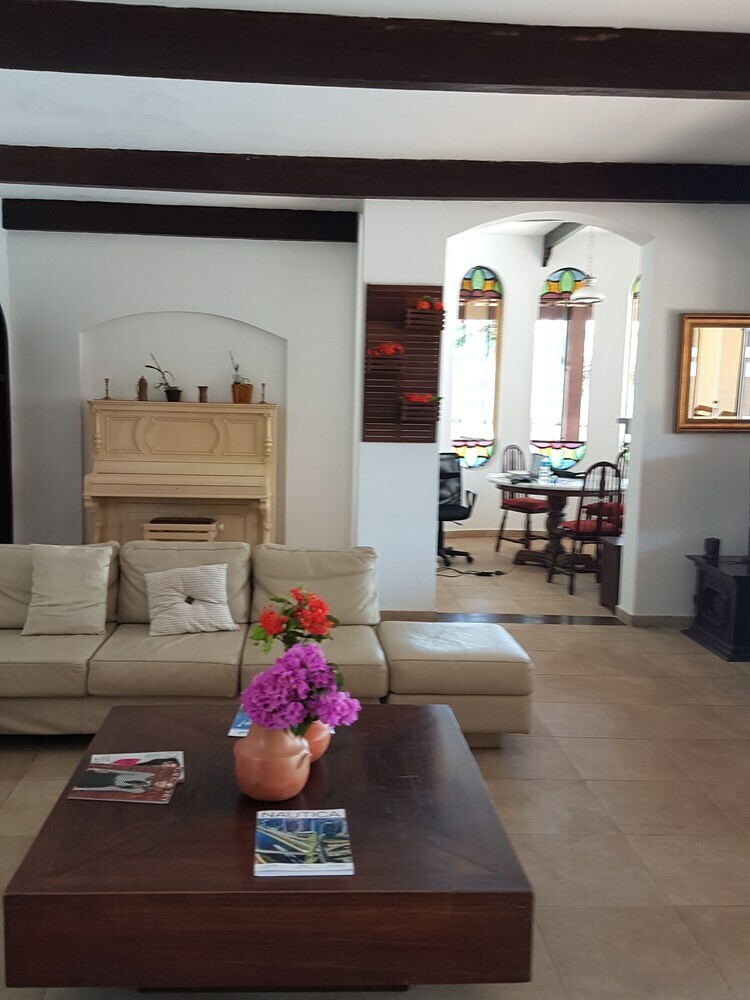 Hostal Pousada Casa Amarela