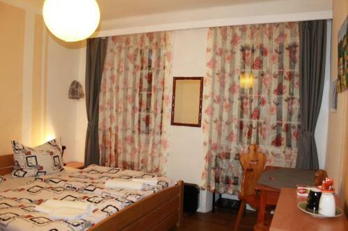 Hostal Privat U Parku