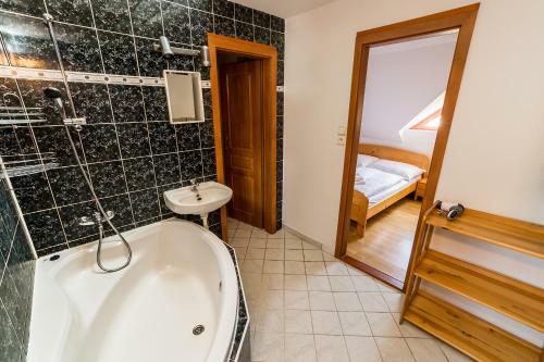 Hostal Penzion Gardena