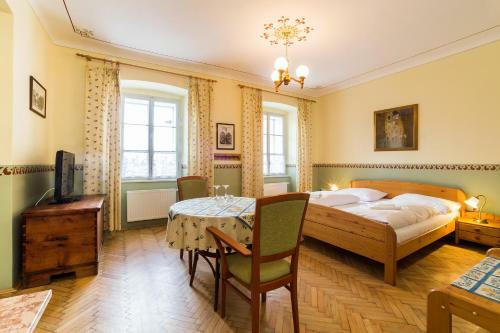 Hostal Penzion Gardena