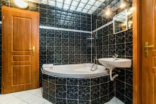 Hostal Penzion Gardena