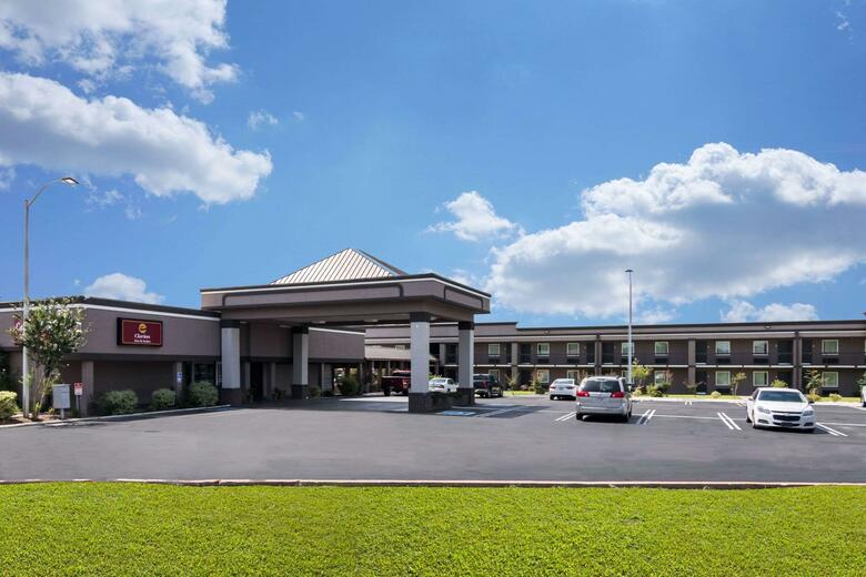 Hotel Clarion Inn & Suites