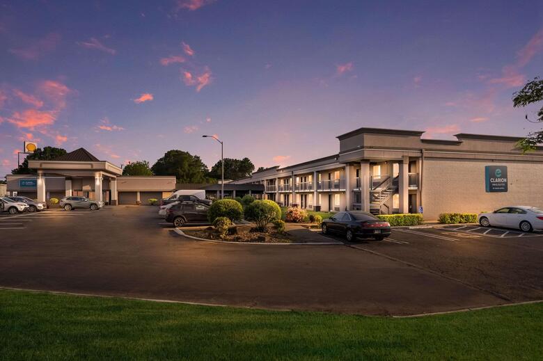 Hotel Clarion Inn & Suites