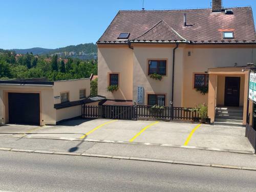 Hostal Pension Falko
