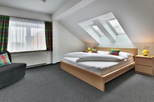 Apartamentos Pension ?esk�