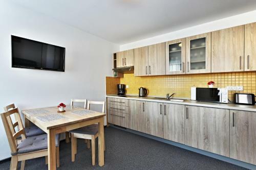 Apartamentos Pension ?esk�