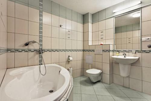Apartamentos Pension ?esk�