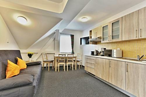Apartamentos Pension ?esk�