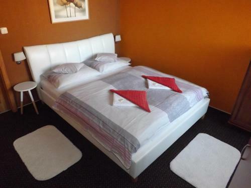 Hostal Pension Three
