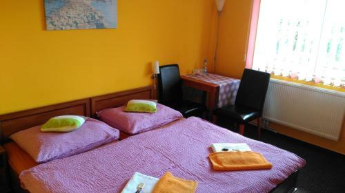 Hostal Pension Three