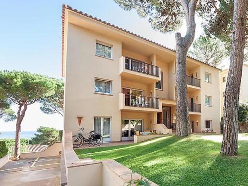 Three-bedroom Apartment Pals Girona 1