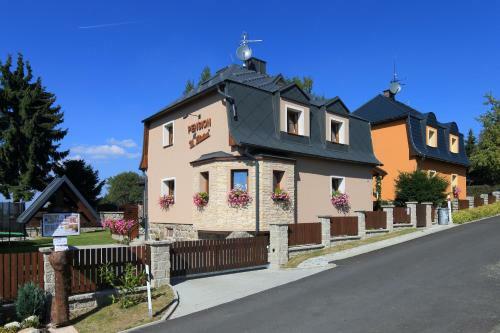 Hostal Pension H.blatn�