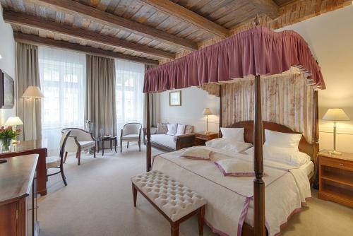 Hotel Embassy
