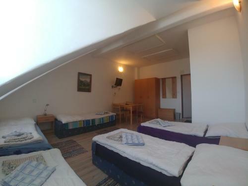 Albergue Kv Apartmans Var?avsk�