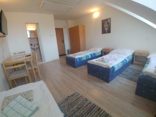 Albergue Kv Apartmans Var?avsk�