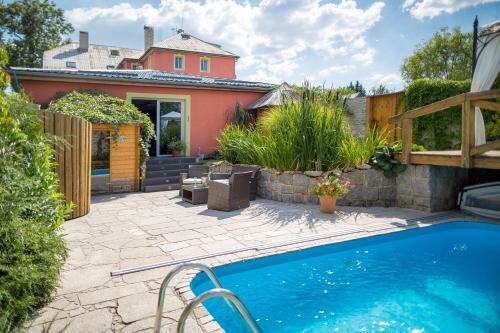 Pytloun Travel Hotel