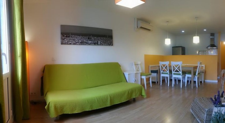 Diagonal Apartments