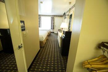 Hotel Anaheim Carriage Inn
