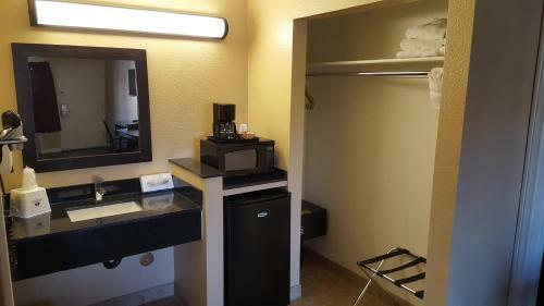 Motel Americas Best Value Astoria Inn & Suites