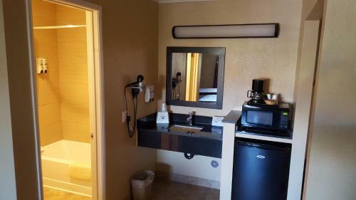 Motel Americas Best Value Astoria Inn & Suites