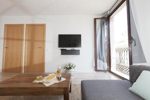 Happy Apartments