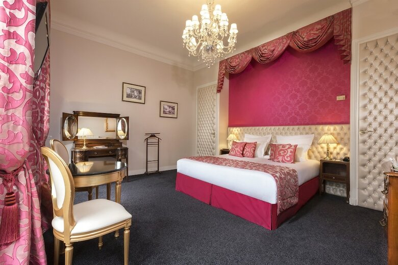 Claridge Hotel