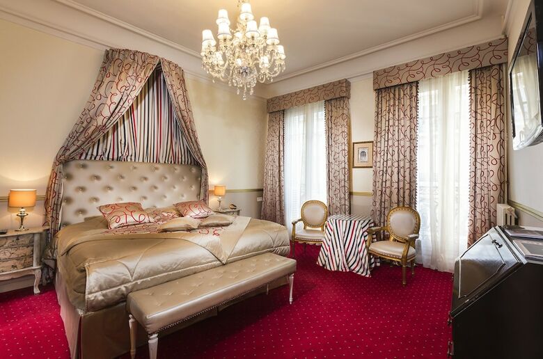 Claridge Hotel