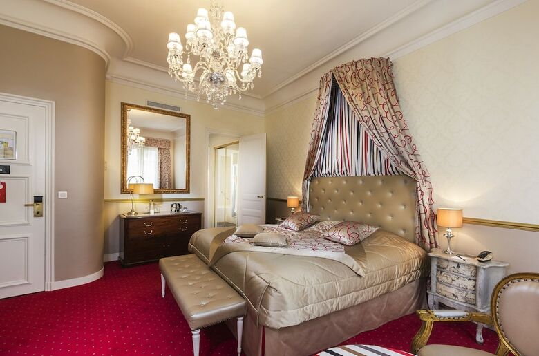 Claridge Hotel