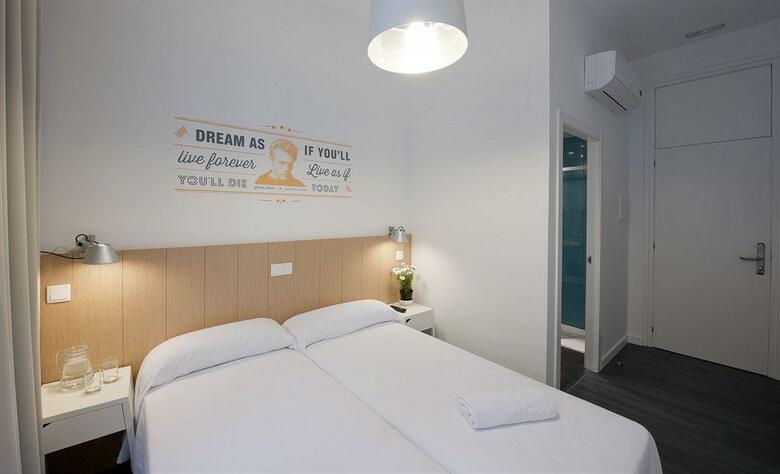 Hostal Ramblas By Pillow