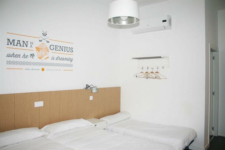 Hostal Ramblas By Pillow