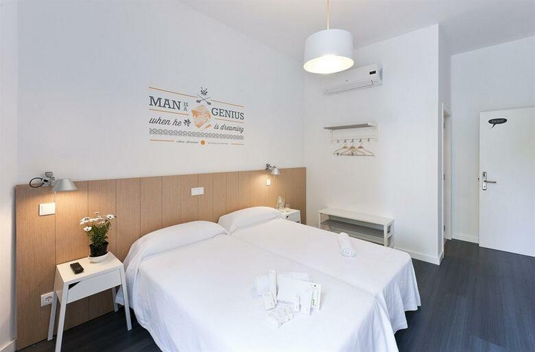 Hostal Ramblas By Pillow