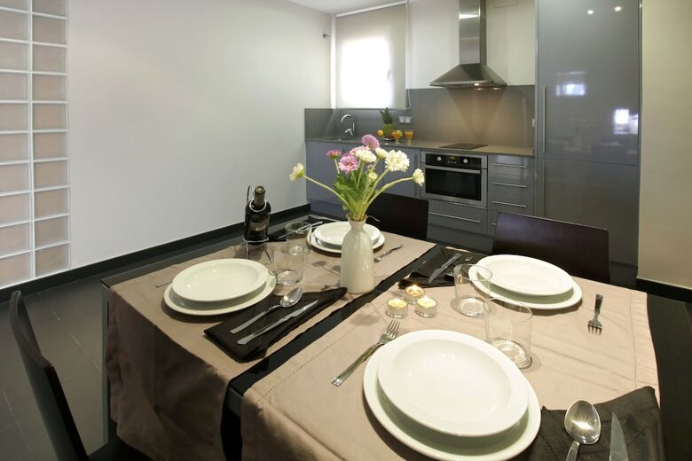 Fisa Rentals Gran Via Apartments