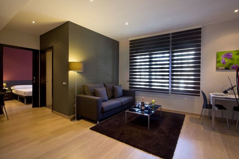Fisa Rentals Gran Via Apartments