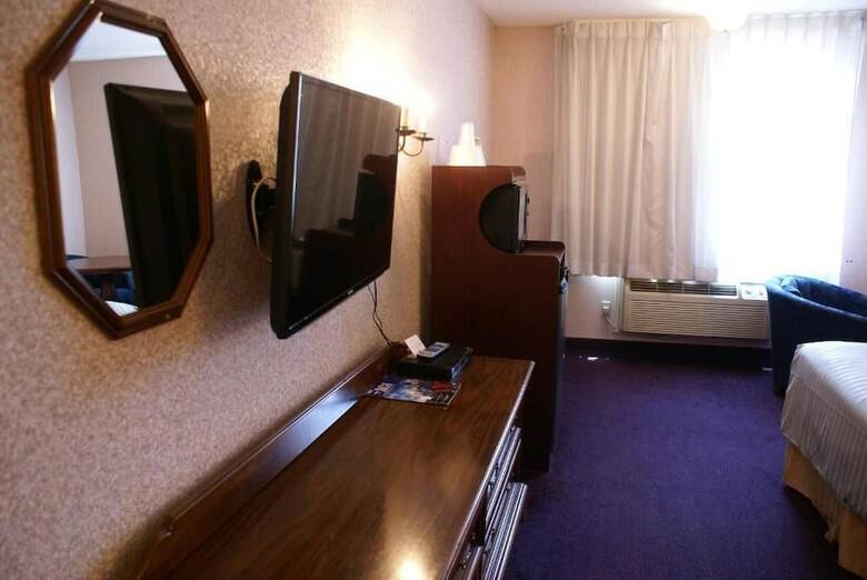 Hotel Brookhurst Plaza Inn