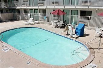 Motel 6 Bakersfield Convention Center