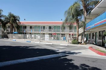 Motel 6 Bakersfield Convention Center