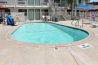 Motel 6 Bakersfield Convention Center