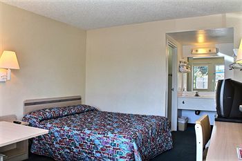 Motel 6 Bakersfield Convention Center