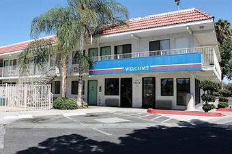 Motel 6 Bakersfield Convention Center